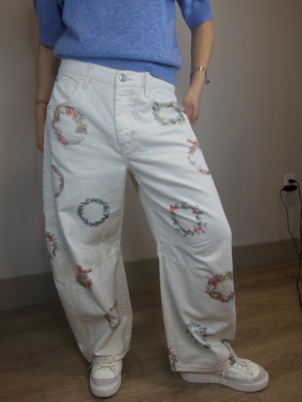 We The Free Good Luck Printed Barrel Jeans Watercolor Wreath Size 30